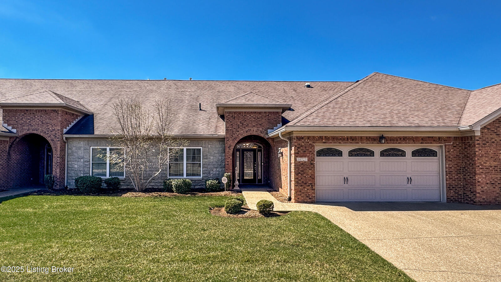 Property Photo:  10723 Riva Rd  KY 40223 