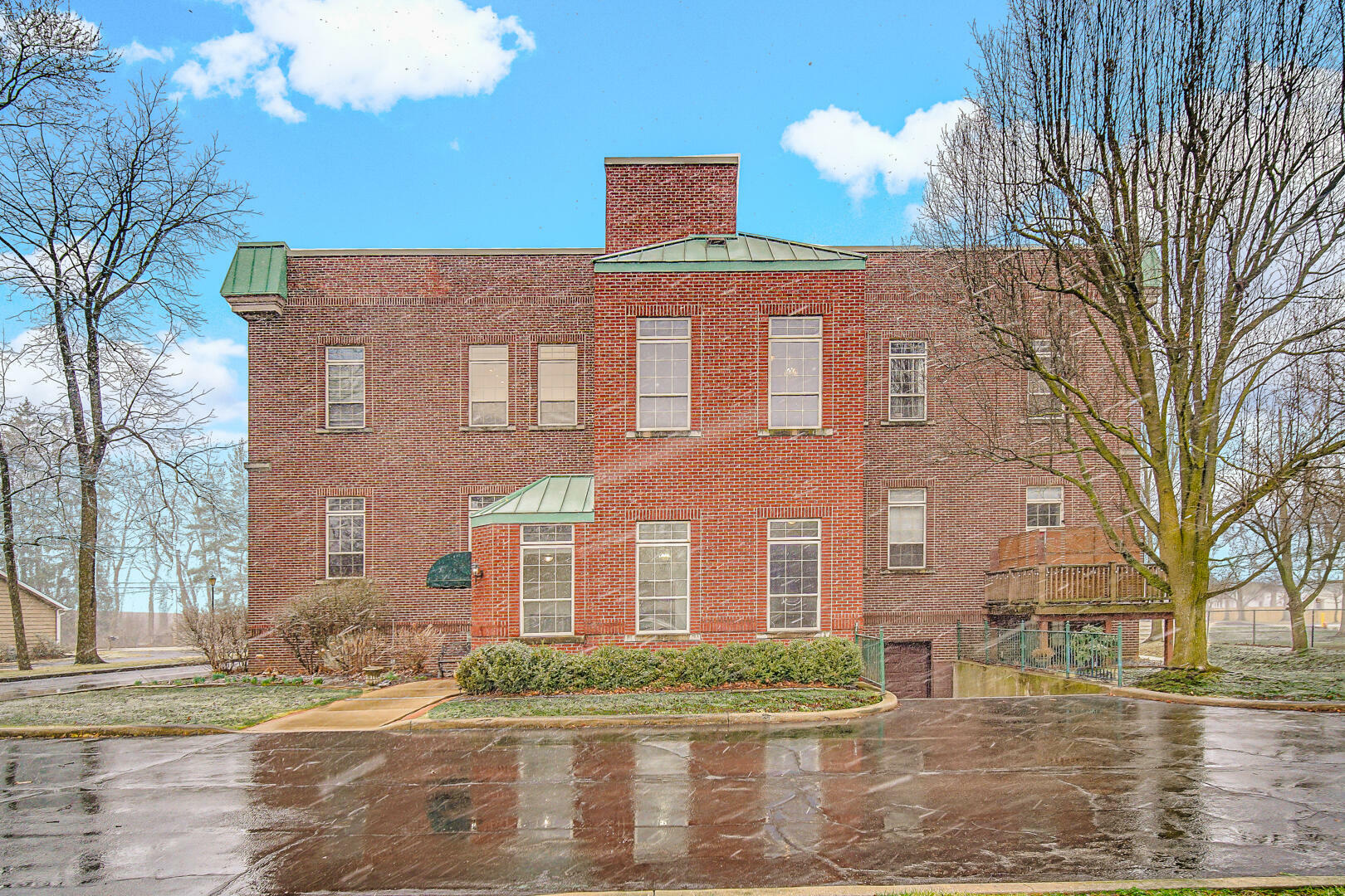Property Photo: 945 S 5th Street 101 IN 46304