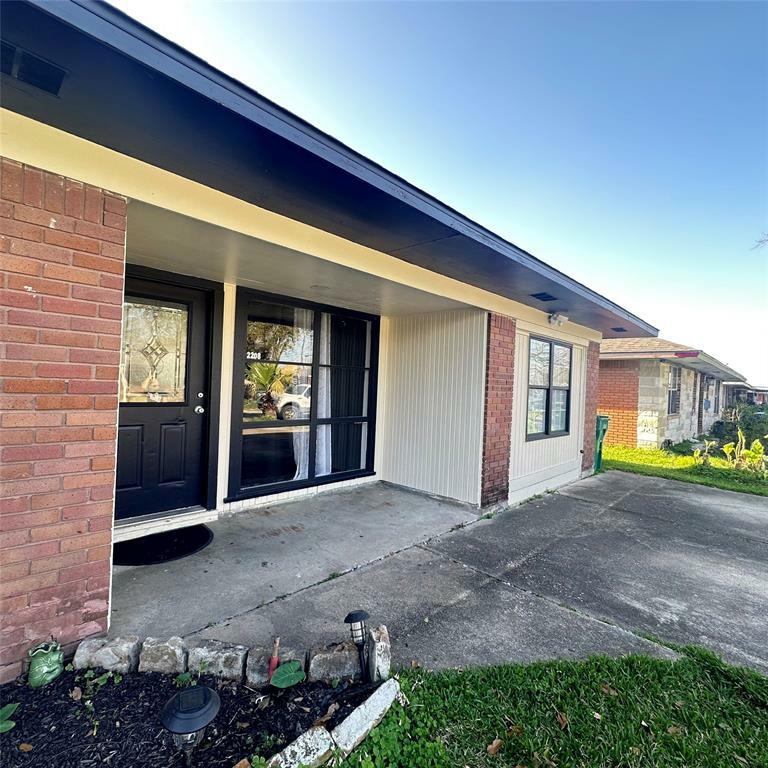 Property Photo: 2208 Dewberry Lane TX 77502