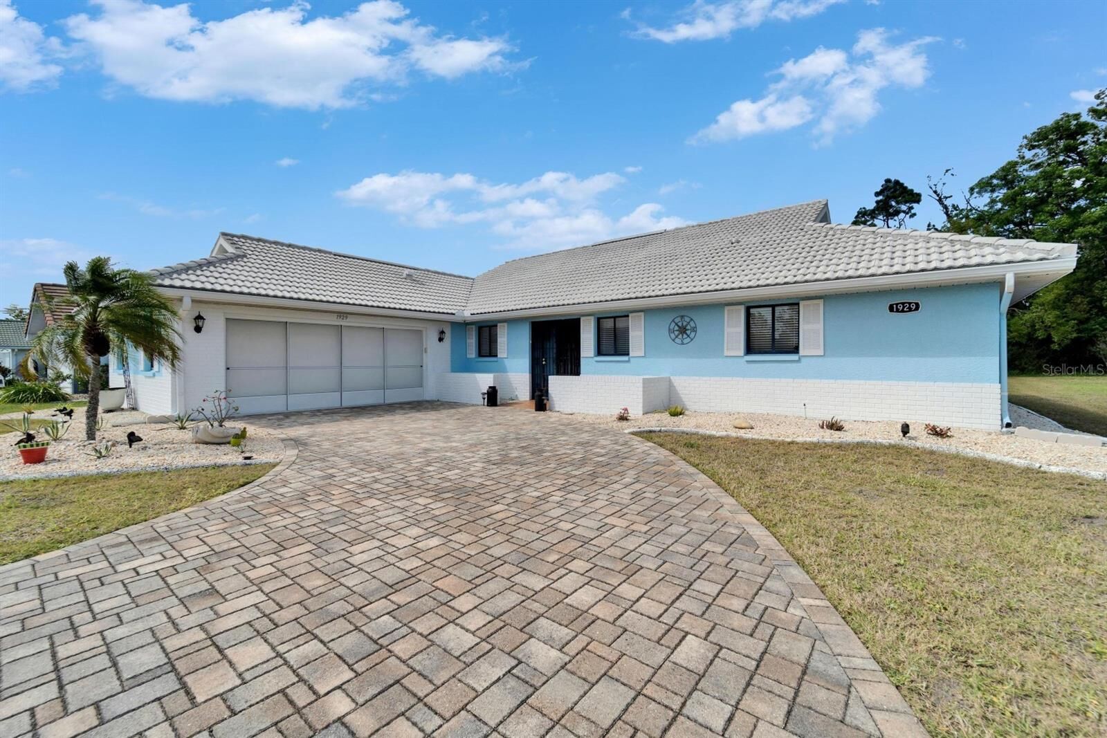 Property Photo: 1929 New Bedford Drive FL 33573