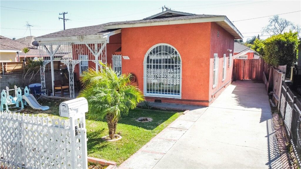 Property Photo:  3162 Louise Street  CA 90262 