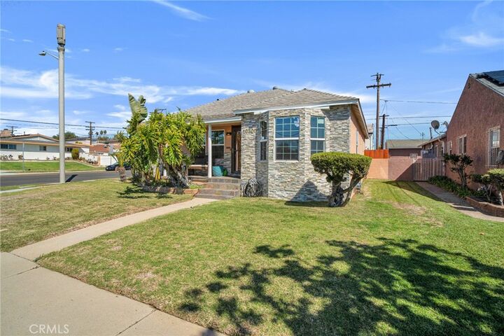 Property Photo:  10800 Spinning Avenue  CA 90303 