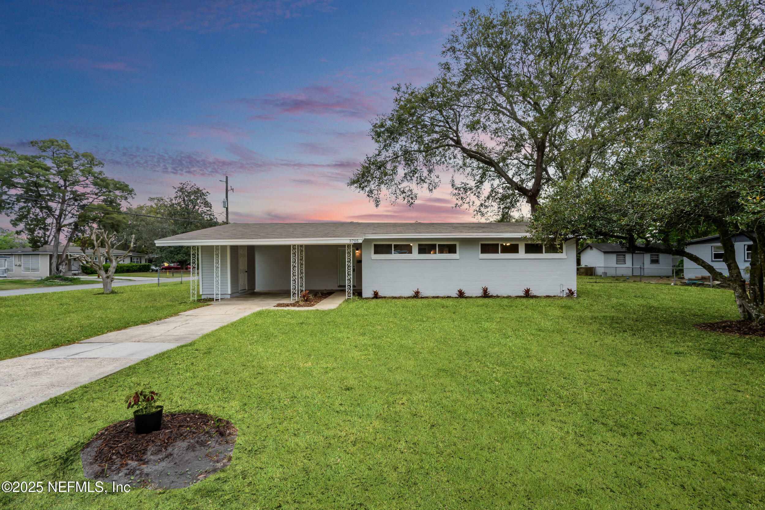 Property Photo: 3705 Rodby Drive FL 32210