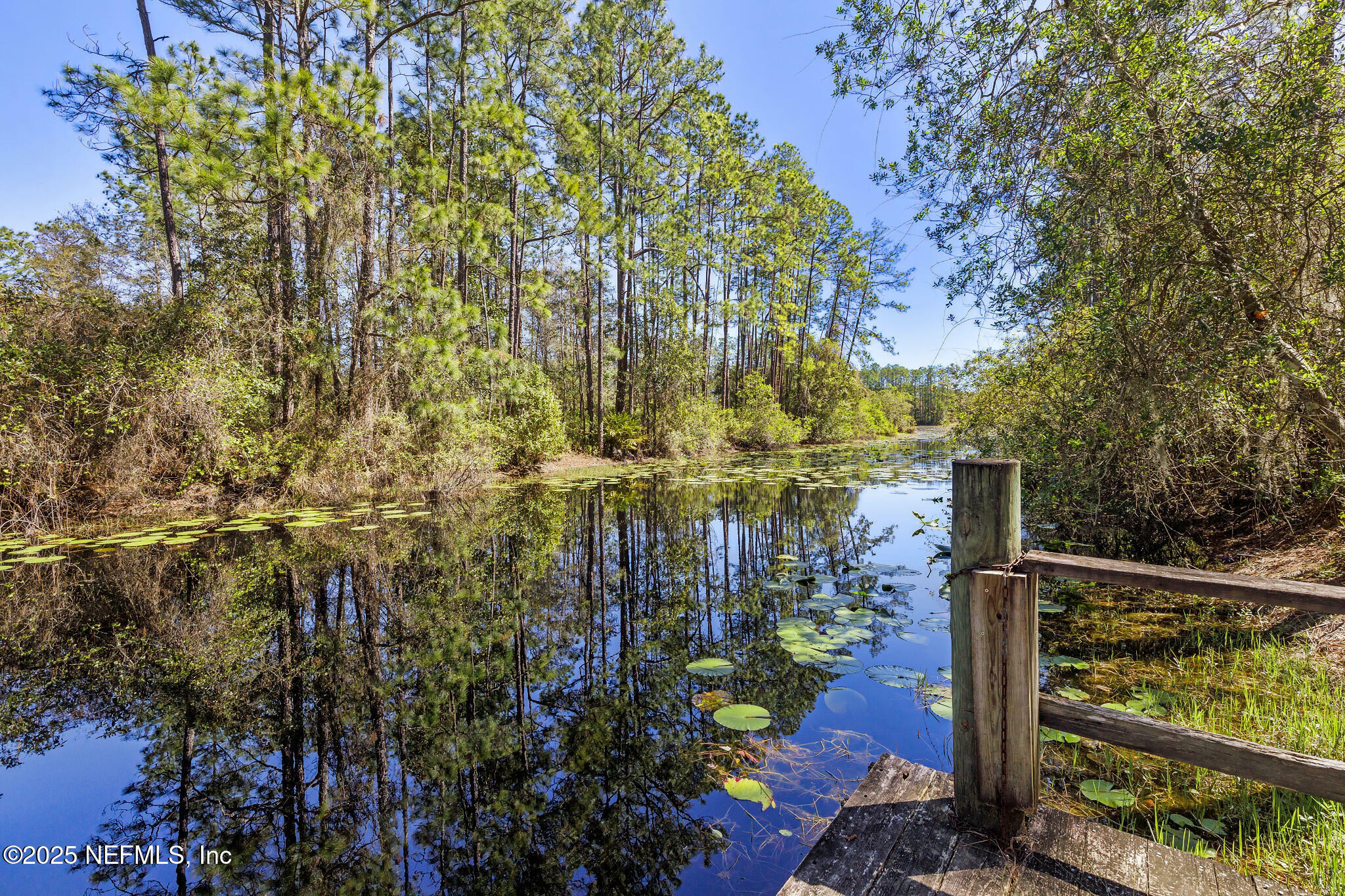 Property Photo: 104 Osborne Street FL 32148