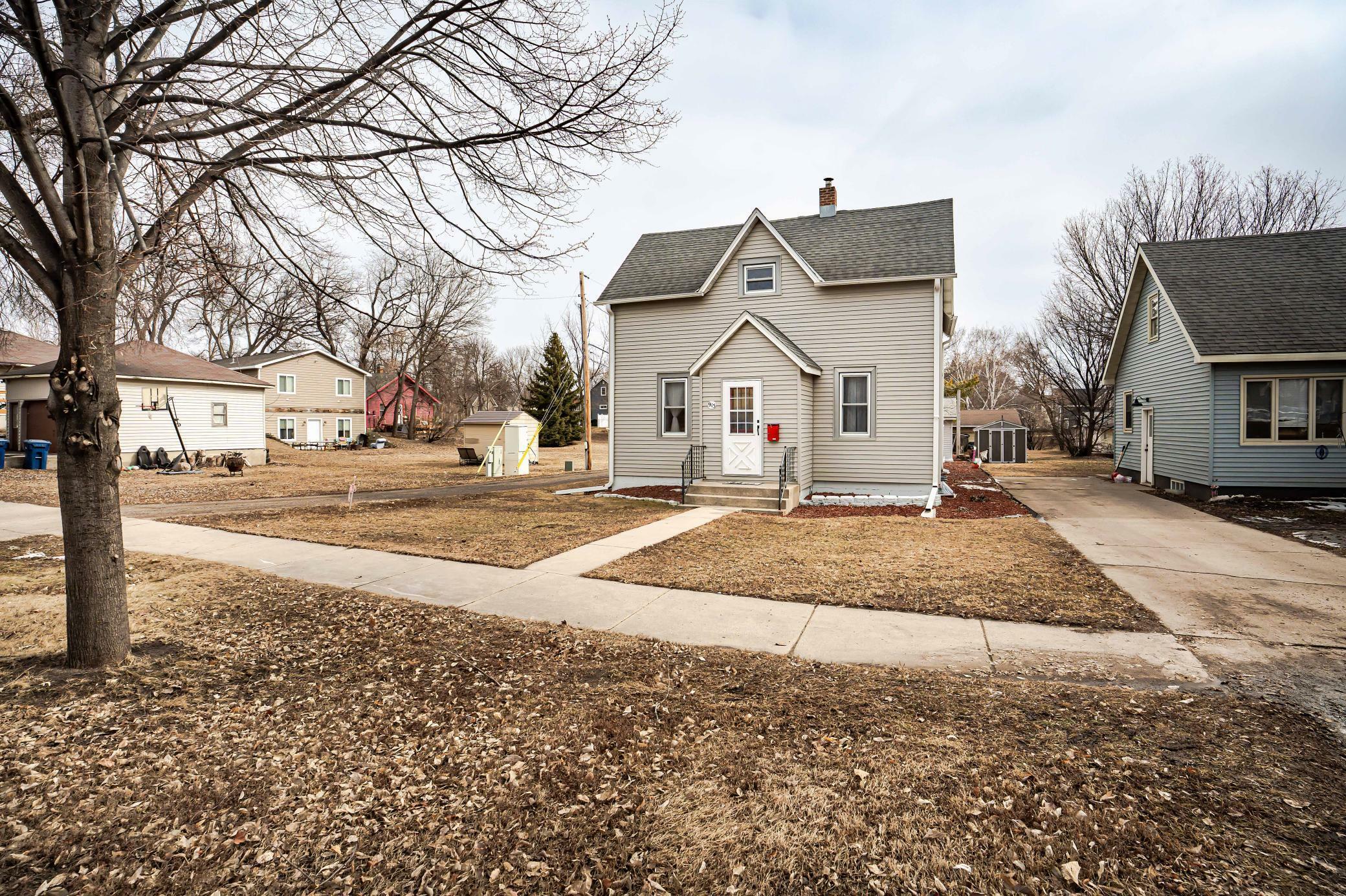 915 S Union Avenue  Fergus Falls MN 56537 photo