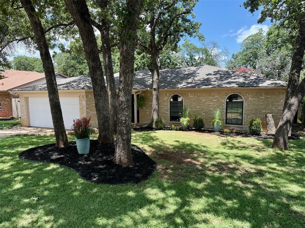 Property Photo: 5805 Trail Crest Drive TX 76017