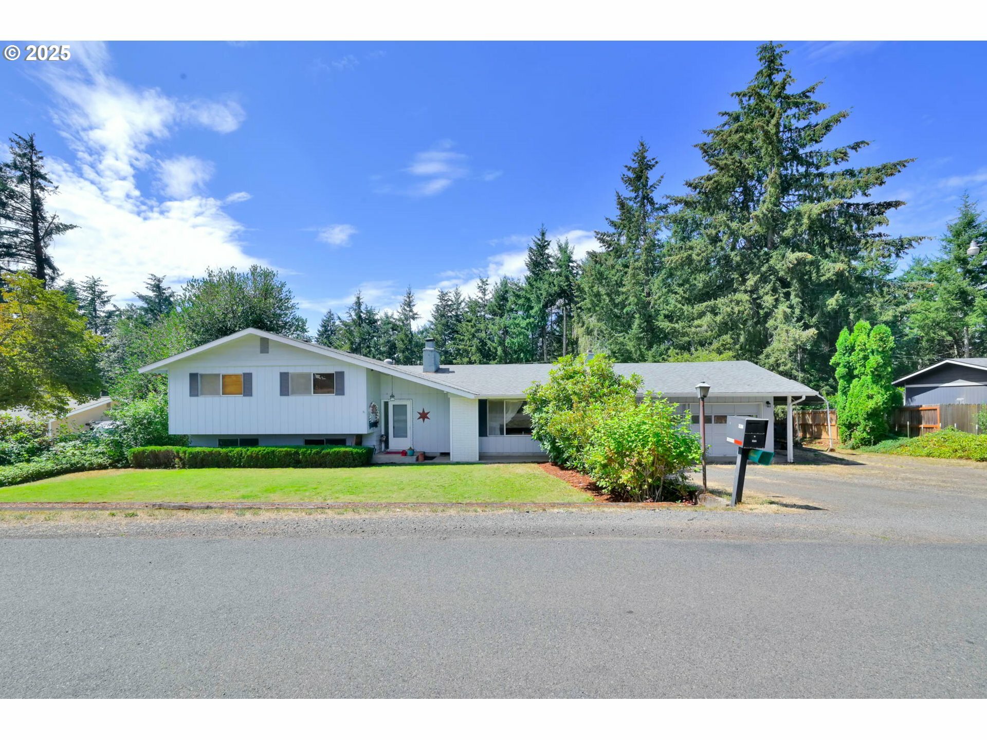 Property Photo: 85304 Nestle Way OR 97455