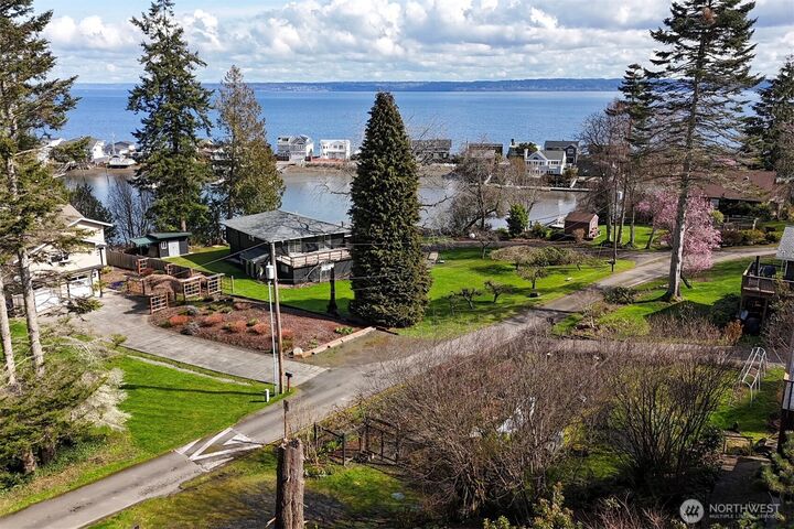 Property Photo:  10240 NE Lafayette Avenue  WA 98110 