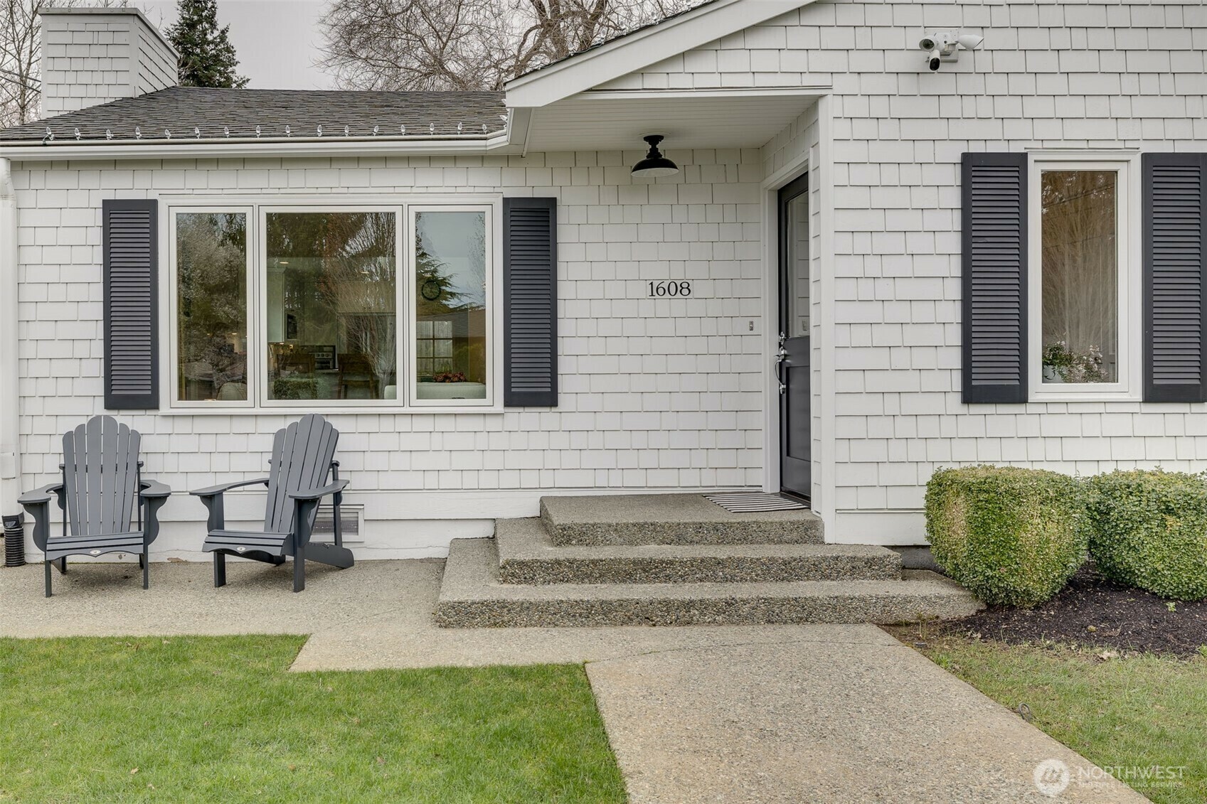 Property Photo: 1608 6th Street W WA 98033
