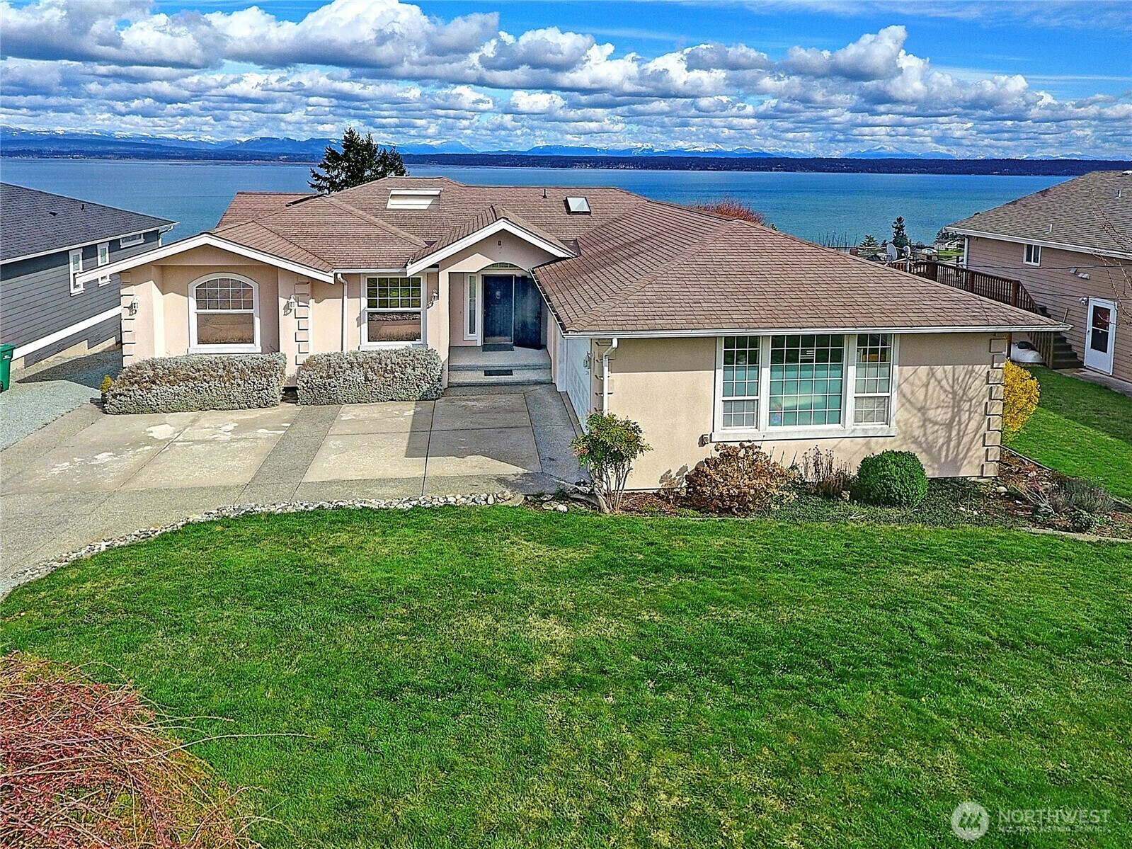 Property Photo: 1433 Crestview Drive WA 98282