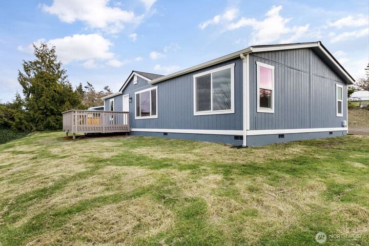 Property Photo:  1456  Lloyd Pl  WA 98277 