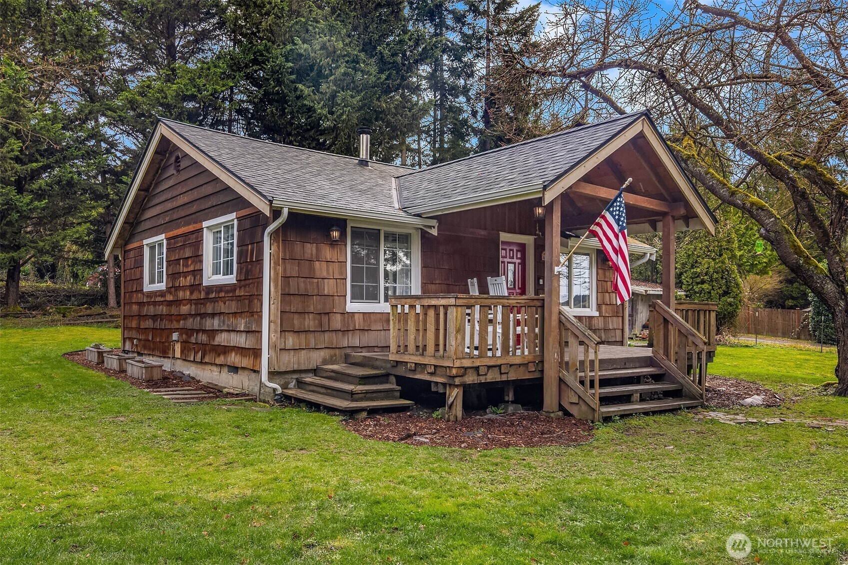 Property Photo: 16409 162nd Drive SE WA 98290