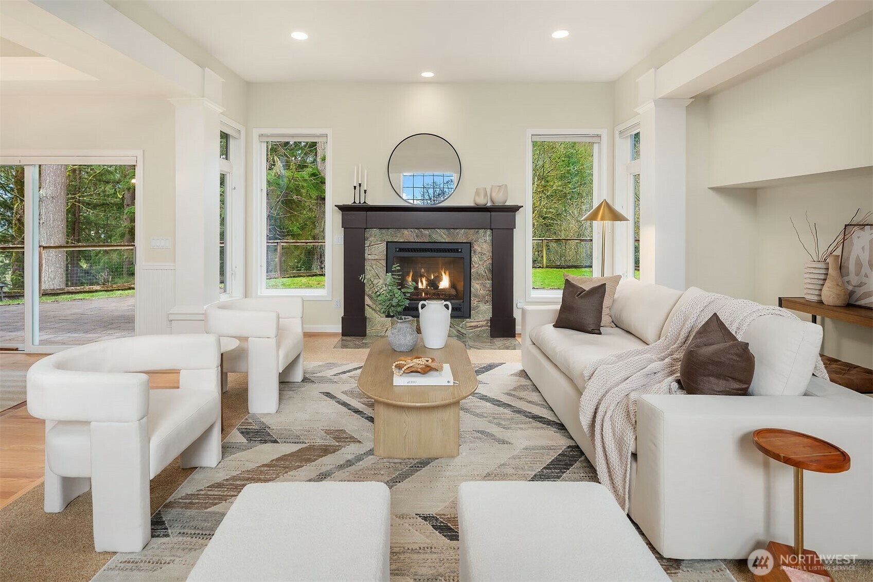 Property Photo: 255 SW Edgewood Court WA 98027
