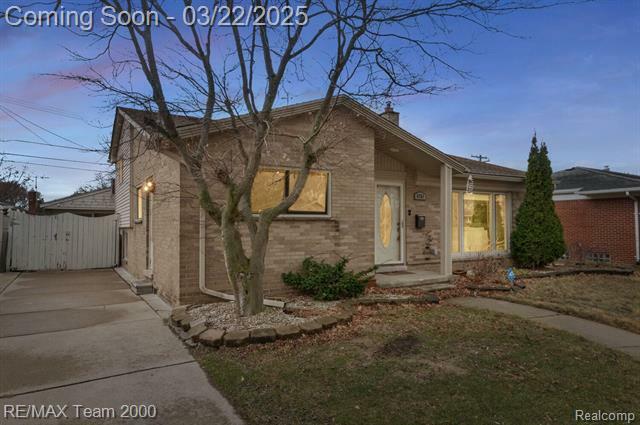 6751 N Charlesworth Street  Dearborn Heights MI 48127 photo