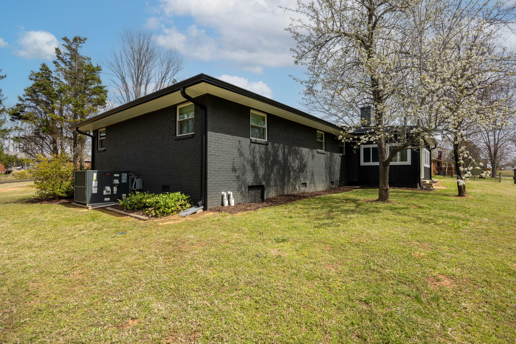 Property Photo: 142 County Road 556 TN 37303