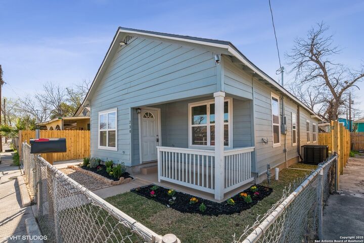 Property Photo: 230 Micklejohn TX 78207