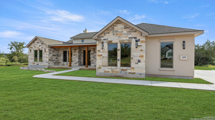 Property Photo: 109 Lazy Oak Pl TX 78669