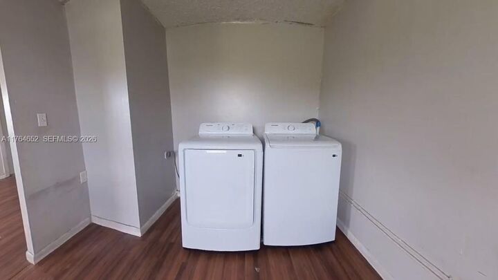 Property Photo: 1259 NW 29th Ave FL 33311