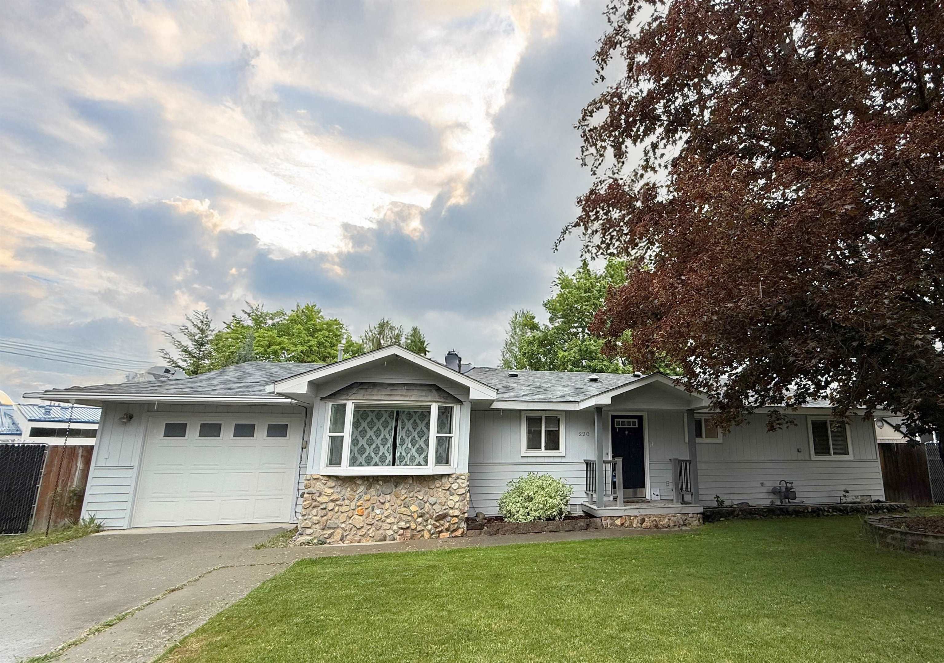 Property Photo: 220 W Evergreen Dr WA 99141