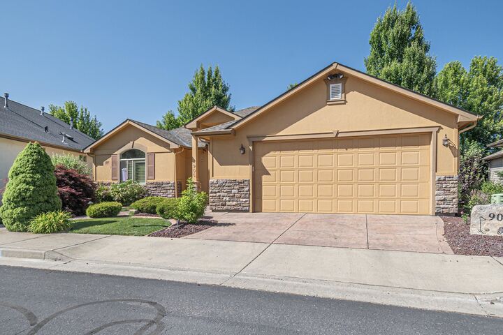 Property Photo:  905 E Lakeview Ln  WA 99208 