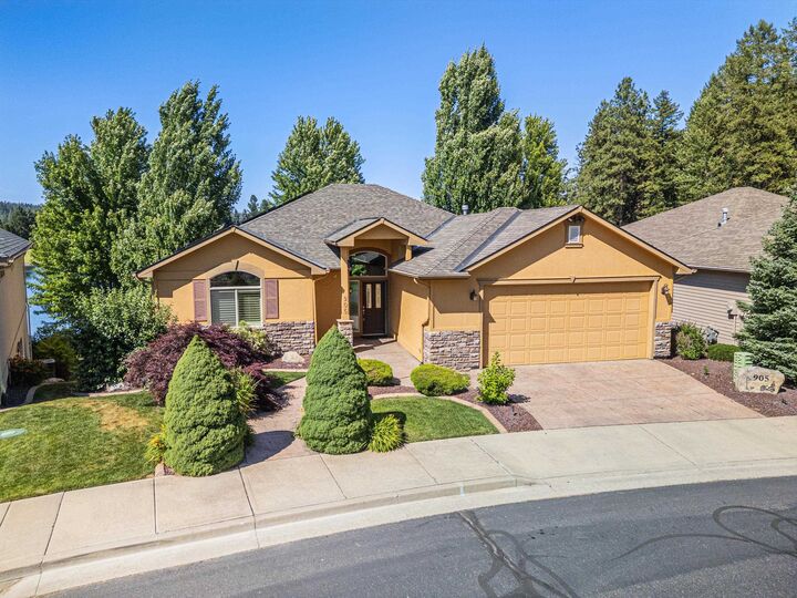 Property Photo: 905 E Lakeview Ln WA 99208