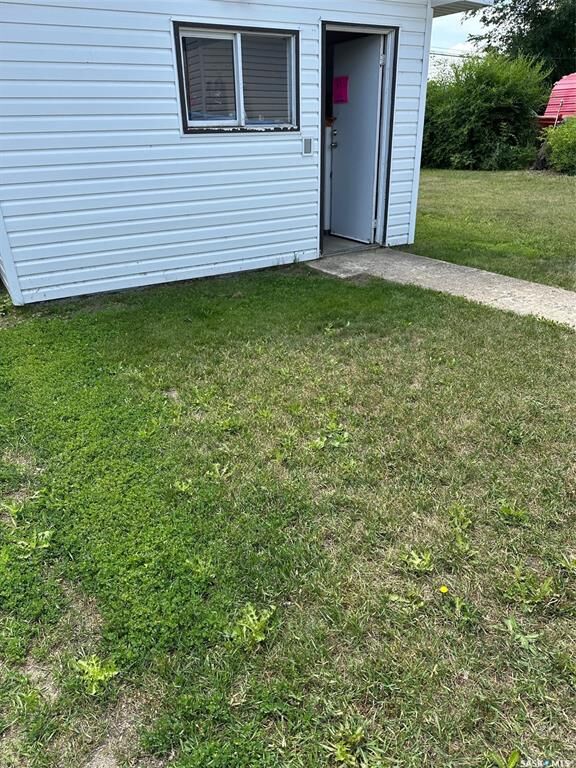 Property Photo:  914 George Street  SK S4A 1M6 