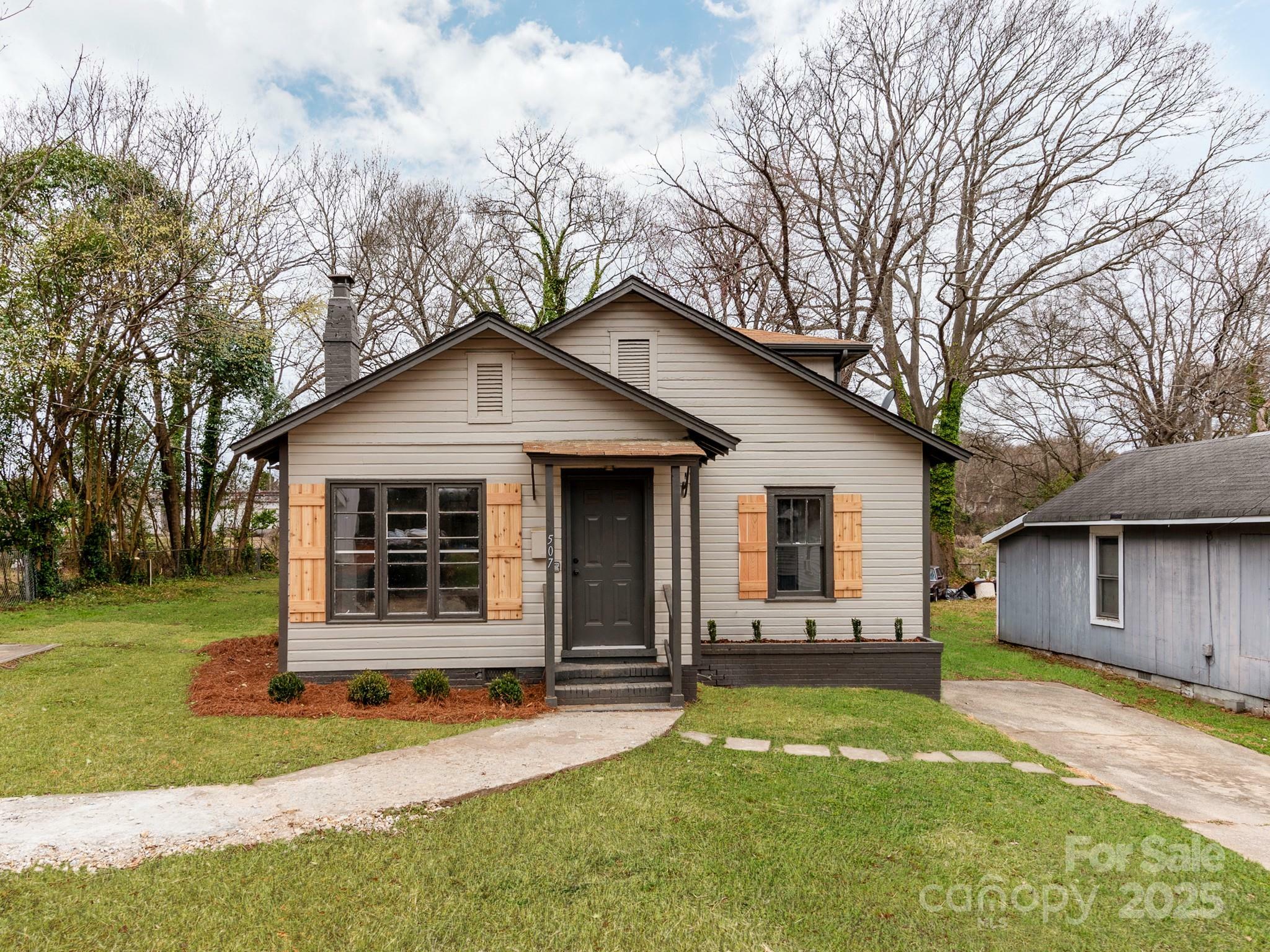 Property Photo: 507 N Oakland Street NC 28052