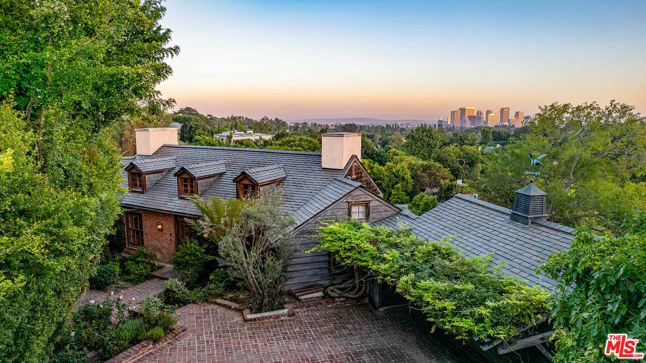 1277 Leona Dr  Beverly Hills CA 90210 photo