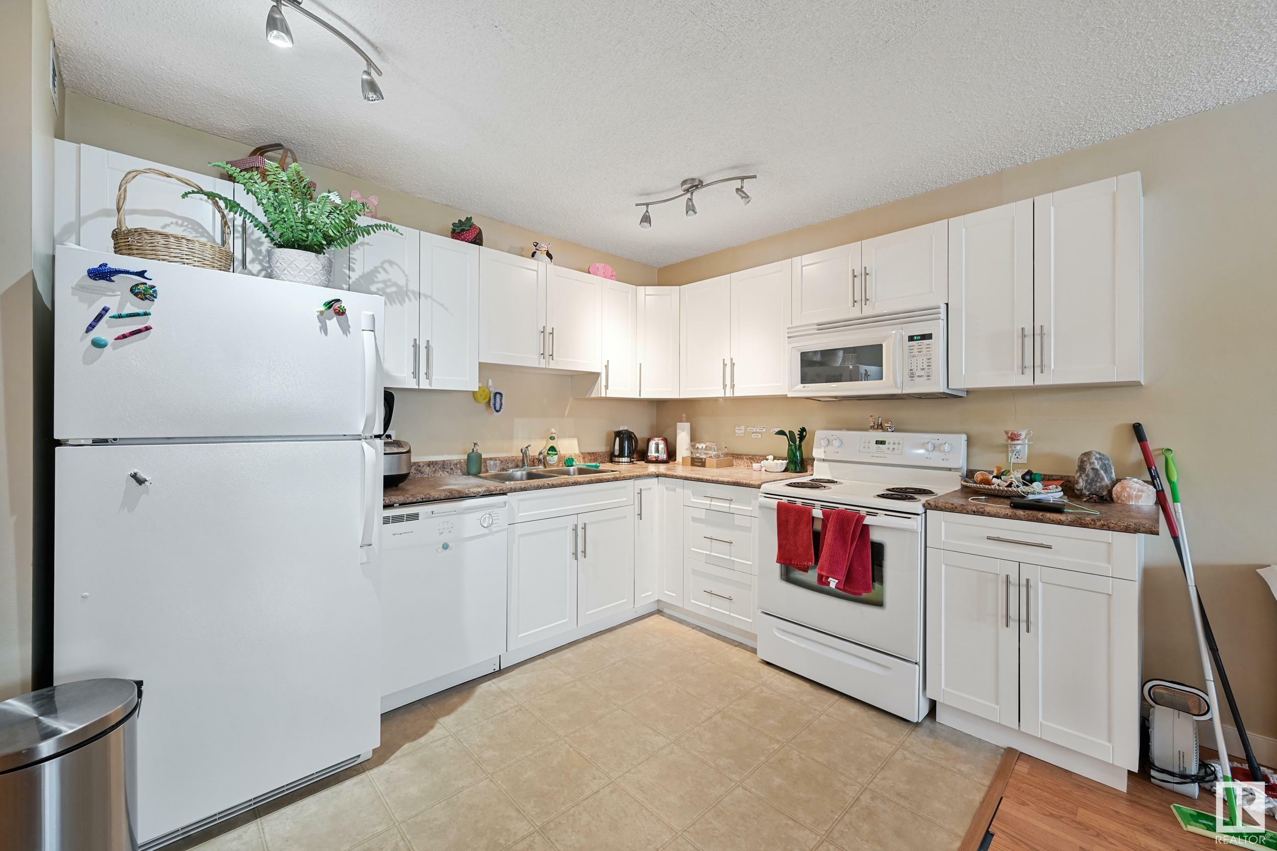 Property Photo: 9710 105 Street NW 901 AB T5K 1A4