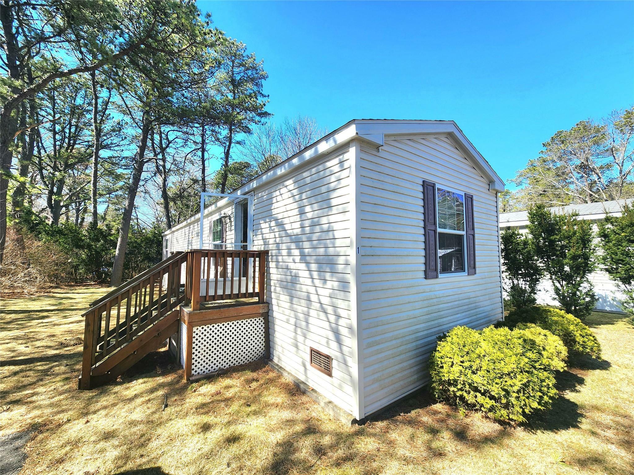 525 Riverleigh Ave 1  Riverhead NY 11901 photo