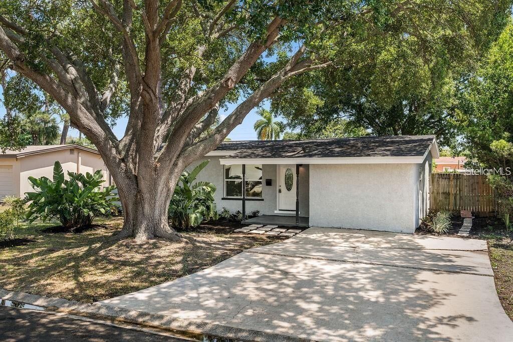 Property Photo: 6690 33rd Avenue N FL 33710