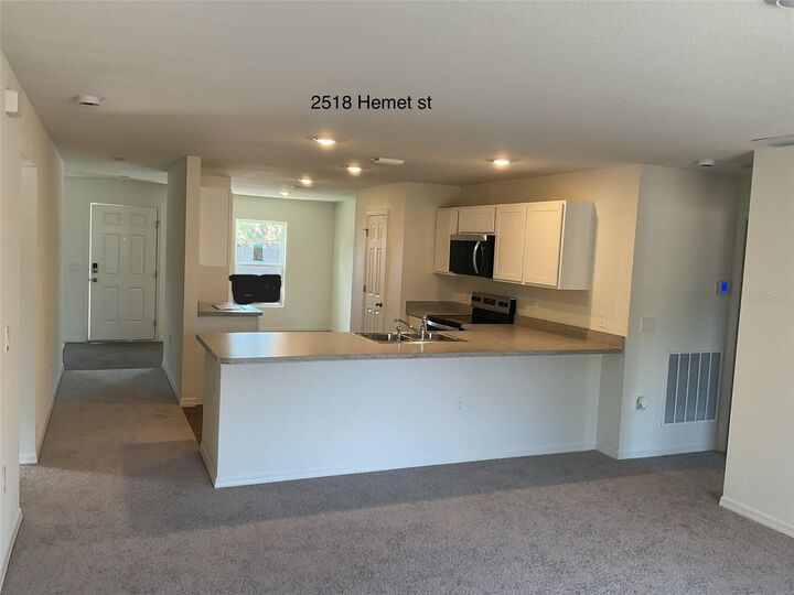 Property Photo: 2518 Hemet Street FL 34288