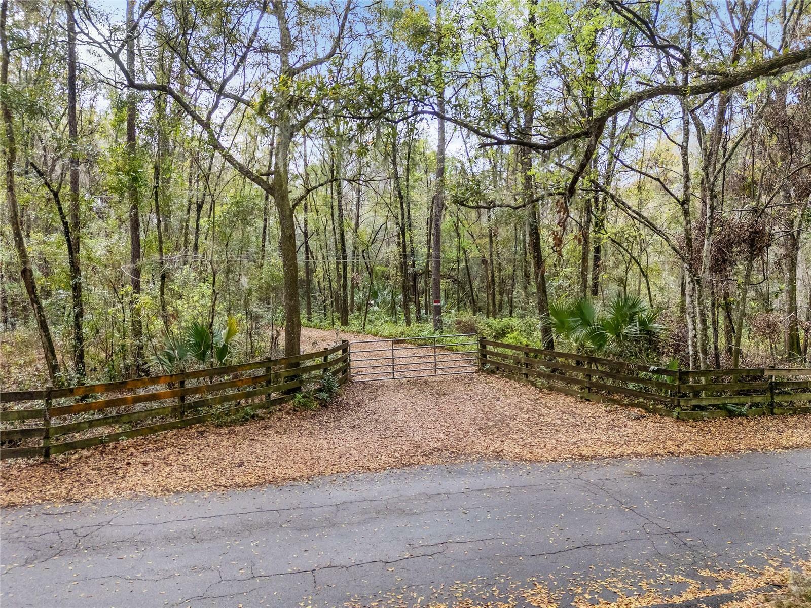 Property Photo: 1703 SW 35th Avenue FL 32608