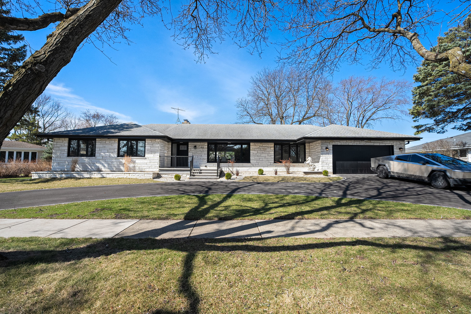 912 S Edward Street  Mount Prospect IL 60056 photo