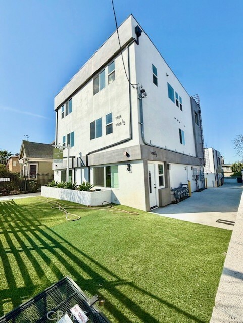 Property Photo: 1430 Pennsylvania Avenue CA 90033