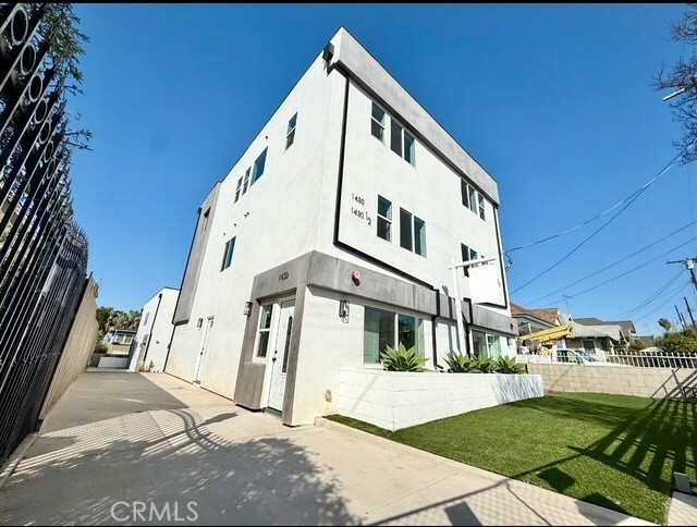 Property Photo: 1430 Pennsylvania Avenue CA 90033