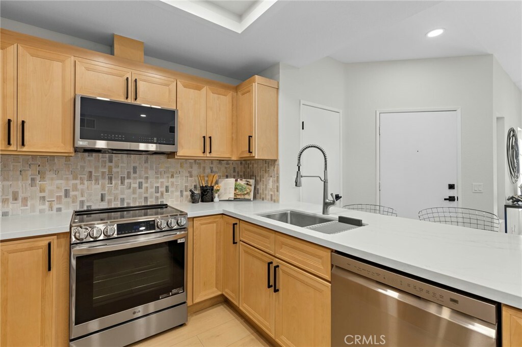 Property Photo:  260 Gallery Way  CA 92782 