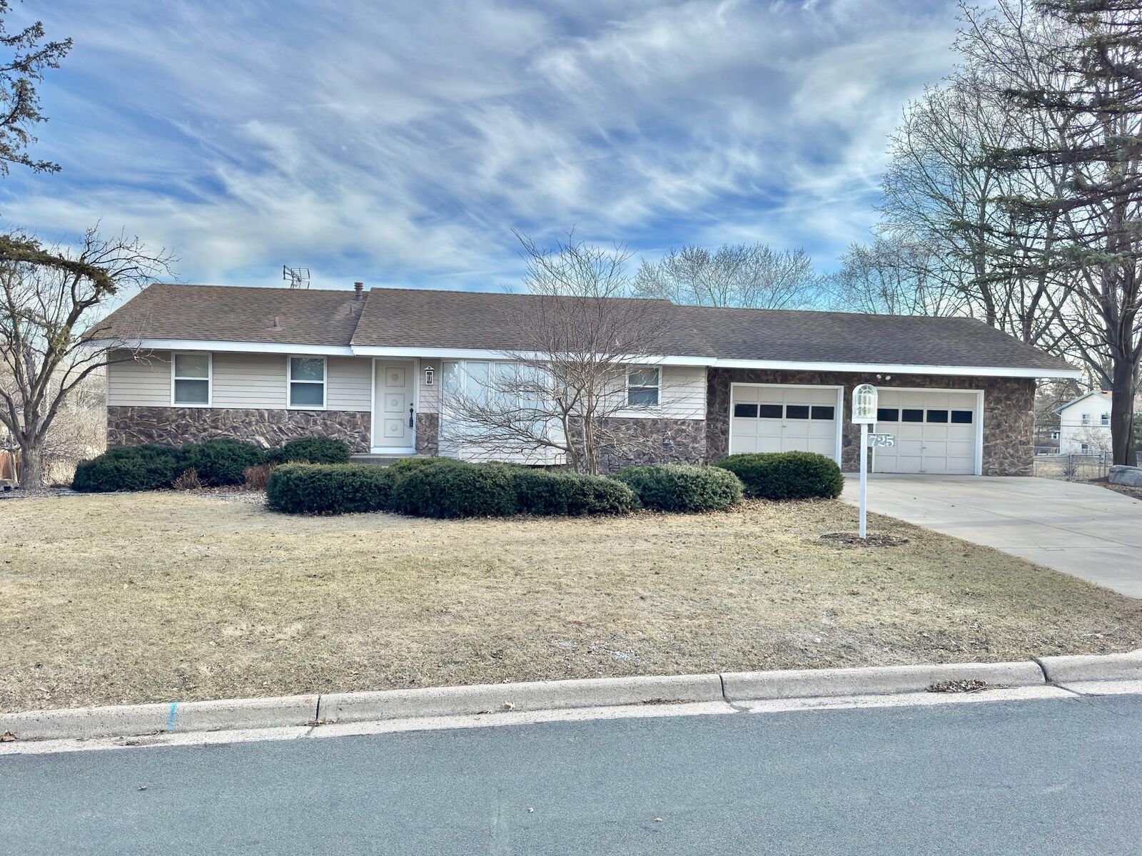 Property Photo: 725 E 152nd Street MN 55306