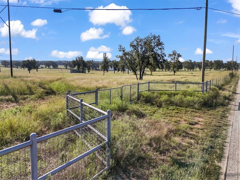 Property Photo: 605 Carter Lane TX 76472