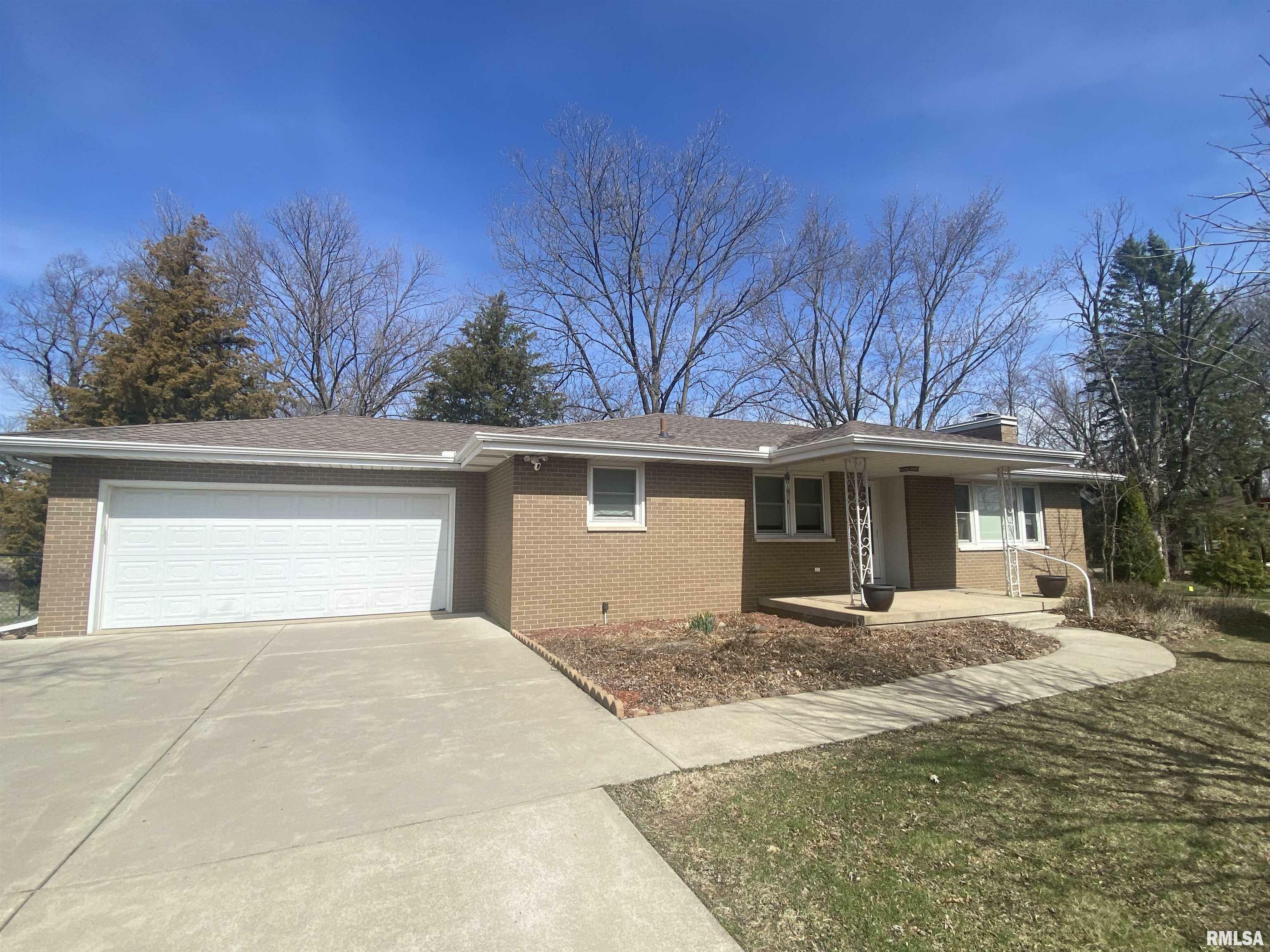 Property Photo:  309 W Lakeland Road  IL 61550 