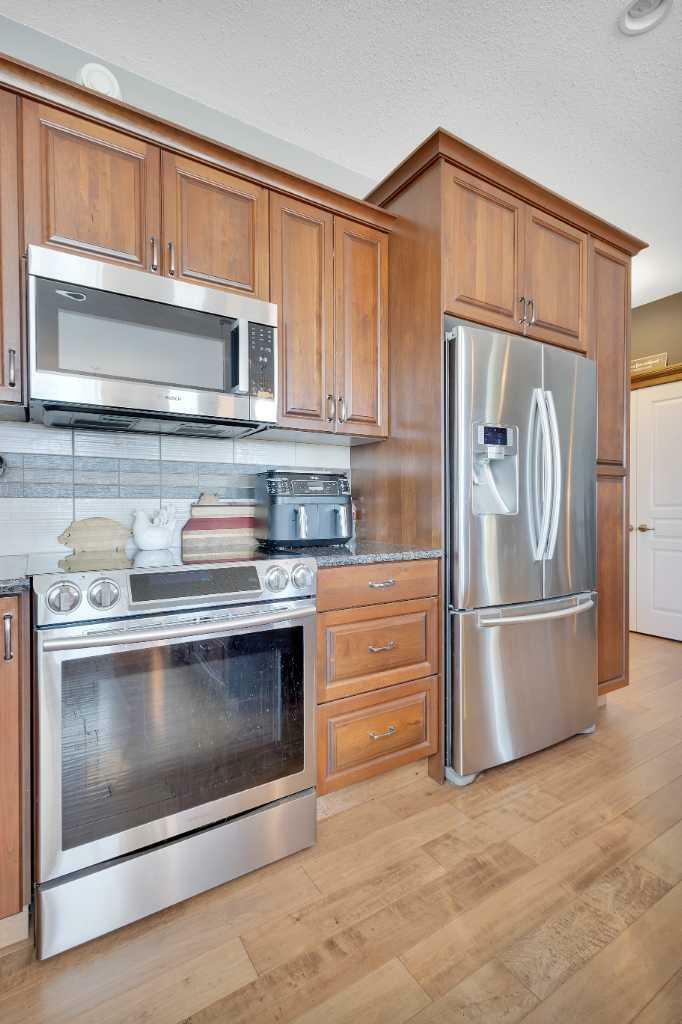 Property Photo: 27 Vernon Close AB T4R 0N3