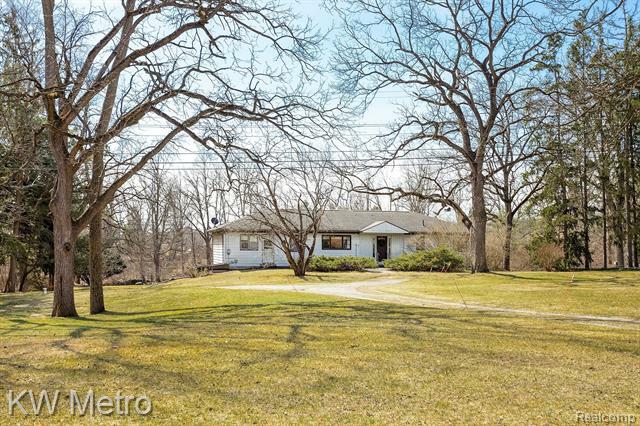 Property Photo: 49151 Ridge Court MI 48168