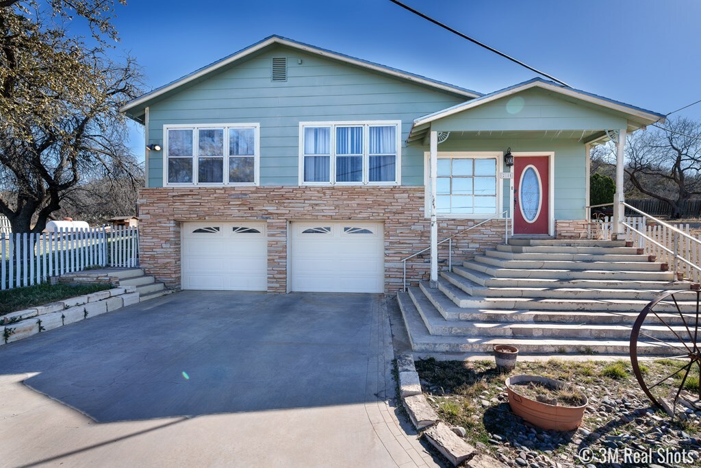 Property Photo: 2185 Gun Club Rd TX 76904