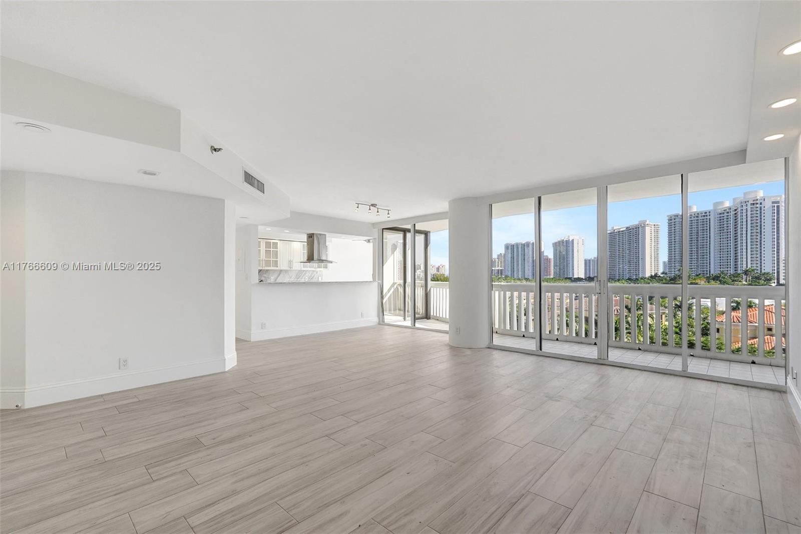 Property Photo:  1000 Island Blvd 707  FL 33160 