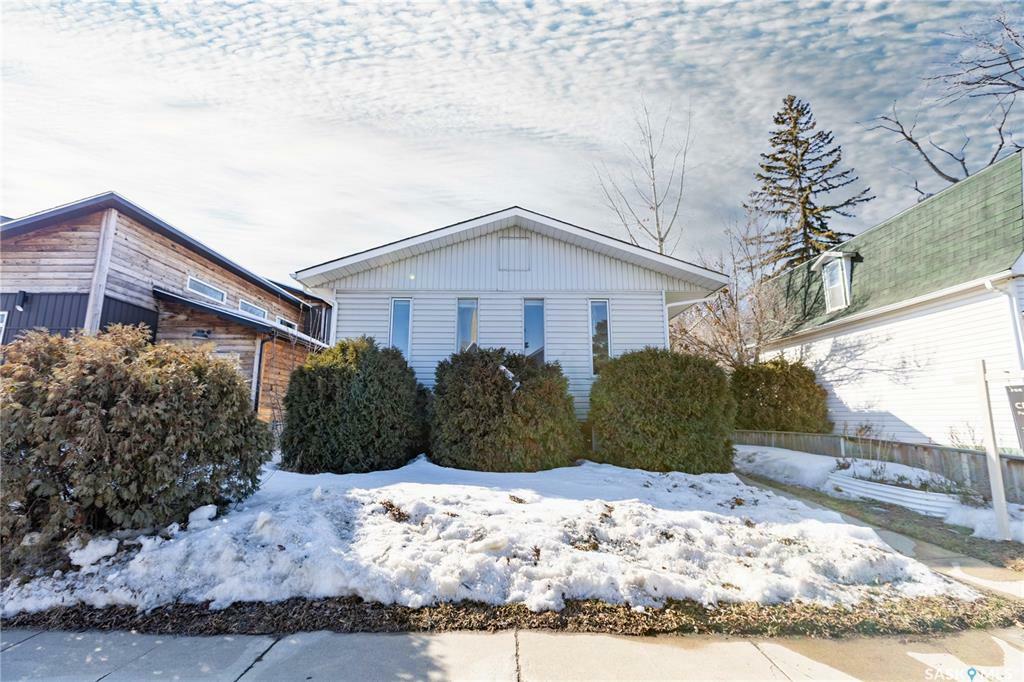 Property Photo:  1204 Broadway Avenue  SK S7H 2A3 