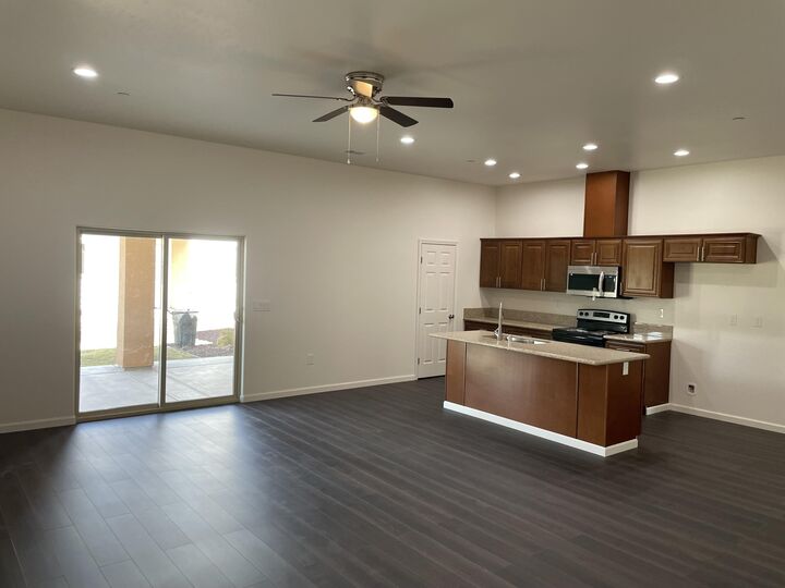 Property Photo:  2018 E Seeger Avenue  CA 93292 