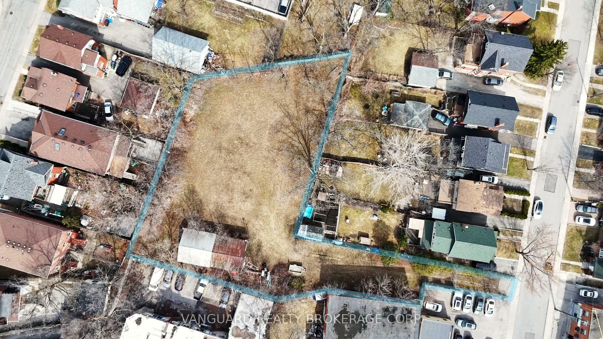 Property Photo:  2A Fern Avenue  ON M9N 1M1 