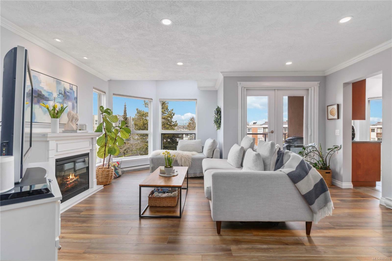 Property Photo: 1519 Hillside Ave 401 BC V8T 2C1