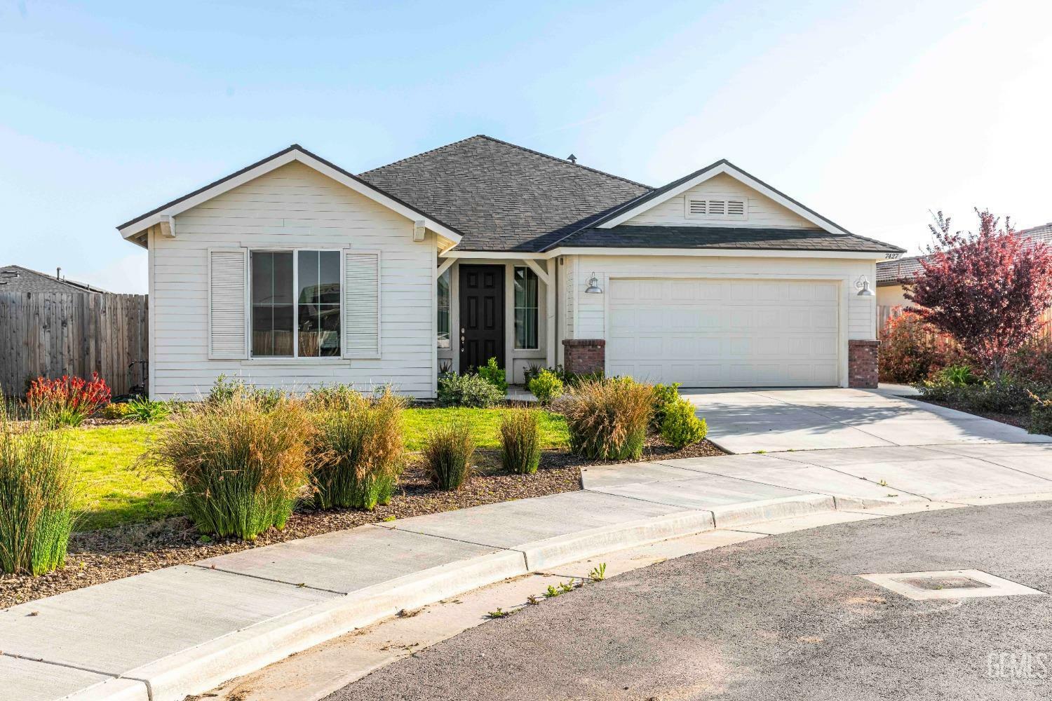 Property Photo: 7427 Bristol Spring Avenue CA 93313
