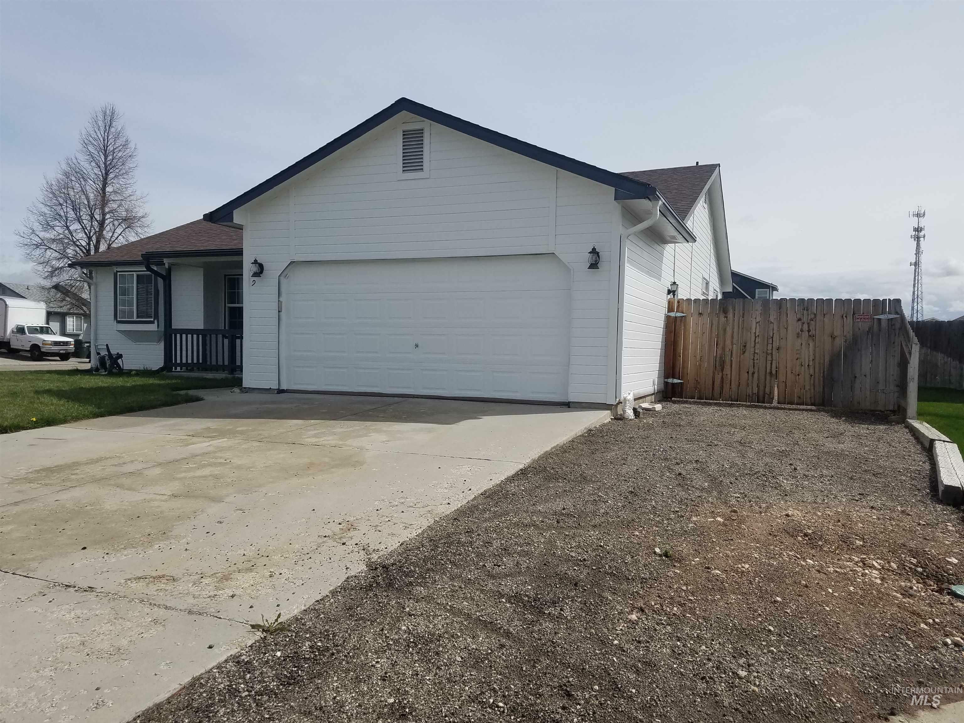 Property Photo: 729 W Sunwood Ct ID 83634